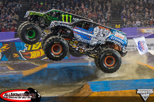 Linsey-Weenk-Lucas-Oil-Crusader-Anaheim-Monster-Jam-2015-2 - AllMonster ...